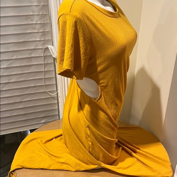 SHEIN Yellow Ribbed T-Shirt Cutout Dress with side slits size medium - Picture 5 of 7